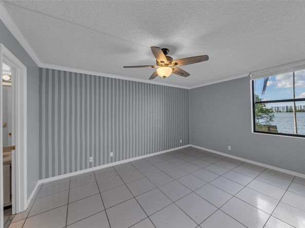 114 Lake Emerald Dr 107, Oakland Park FL 33309