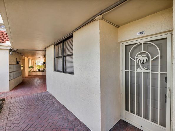 114 Lake Emerald Dr 107, Oakland Park FL 33309