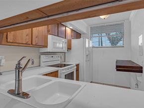 114 Lake Emerald Dr 107, Oakland Park FL 33309