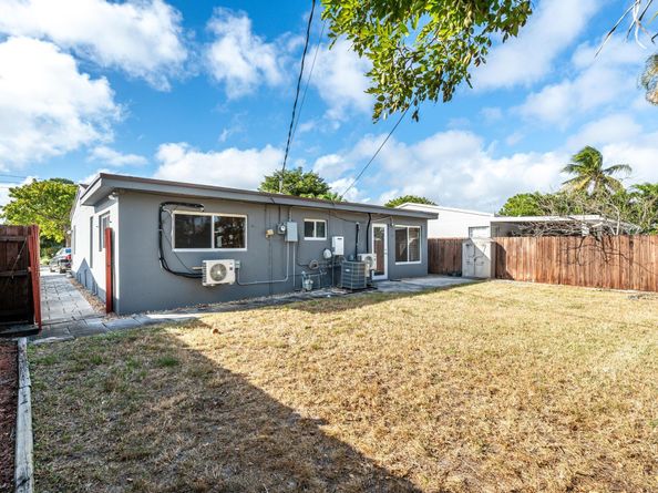 5140 NE 3rd Ave, Oakland Park FL 33334