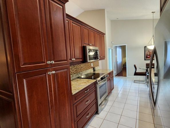 426 SE 3rd Pl, Dania Beach FL 33004