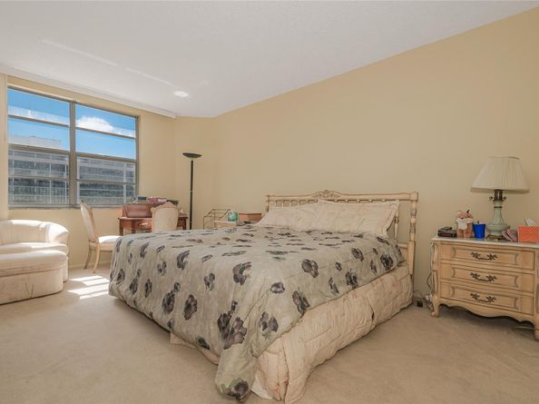 1985 S Ocean Dr 8Q, Hallandale Beach FL 33009