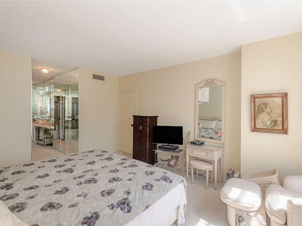 1985 S Ocean Dr 8Q, Hallandale Beach FL 33009