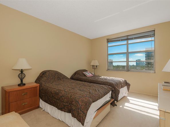 1985 S Ocean Dr 8Q, Hallandale Beach FL 33009