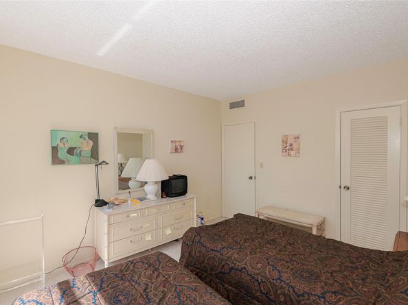 1985 S Ocean Dr 8Q, Hallandale Beach FL 33009