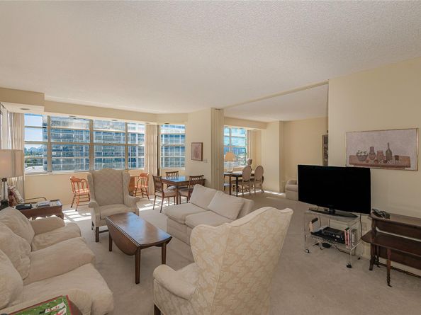 1985 S Ocean Dr 8Q, Hallandale Beach FL 33009