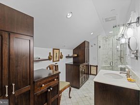 227 S 6TH Street PE, Philadelphia PA 19106