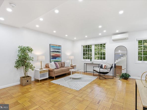 1929 N Quaker Lane, Alexandria VA 22302