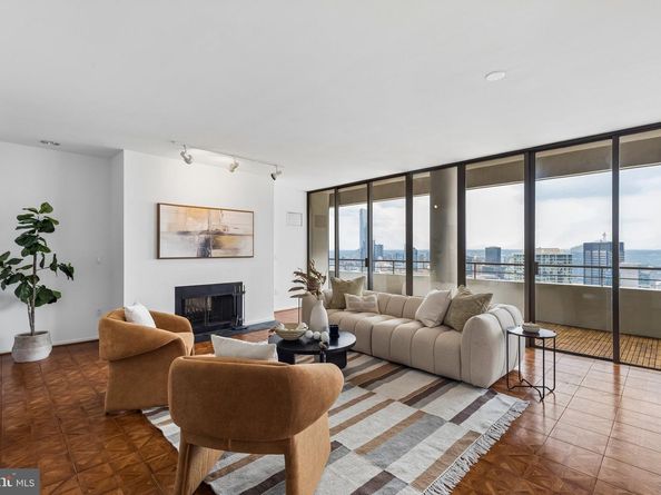 202 W Rittenhouse Square 3302, Philadelphia PA 19103