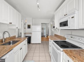 250 S Reynolds Street 1003, Alexandria VA 22304
