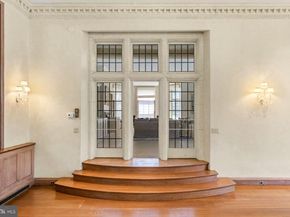 220 Ravenscliff Rd, Wayne PA 19087