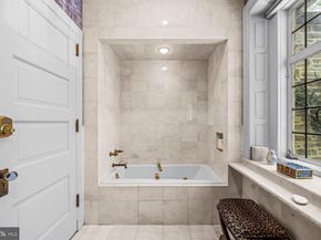 220 Ravenscliff Rd, Wayne PA 19087