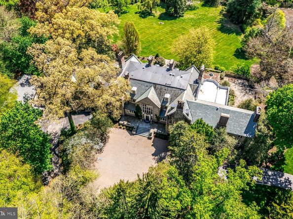 220 Ravenscliff Rd, Wayne PA 19087