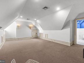 220 Ravenscliff Rd, Wayne PA 19087