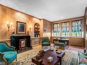 220 Ravenscliff Rd, Wayne PA 19087