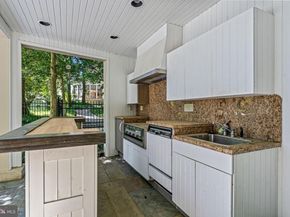 220 Ravenscliff Rd, Wayne PA 19087