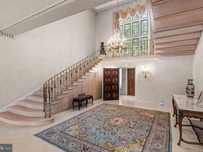 220 Ravenscliff Rd, Wayne PA 19087