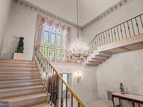 220 Ravenscliff Rd, Wayne PA 19087