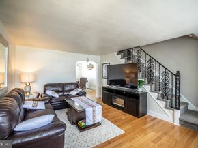 807 Oakwood Drive, Glenolden PA 19036