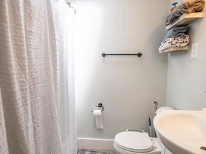807 Oakwood Drive, Glenolden PA 19036
