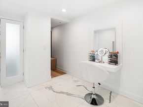 1352 South Street 500, Philadelphia PA 19147
