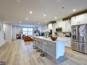 2135 Glacier Road 90, Herndon VA 20170