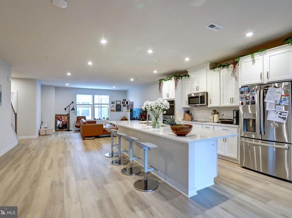 2135 Glacier Road 90, Herndon VA 20170