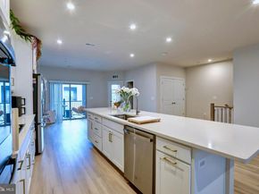 2135 Glacier Road 90, Herndon VA 20170