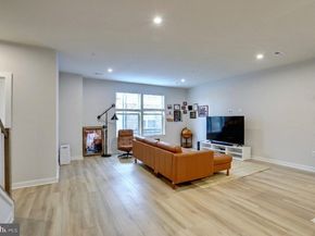 2135 Glacier Road 90, Herndon VA 20170