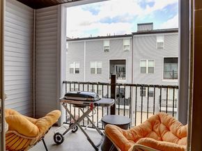 2135 Glacier Road 90, Herndon VA 20170