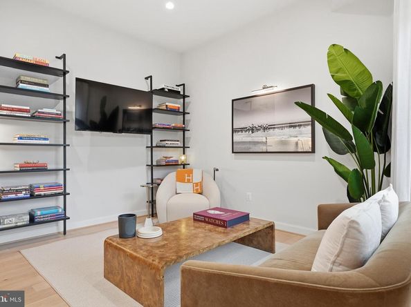 2525 Pennsylvania Avenue NW 301, Washington DC 20037