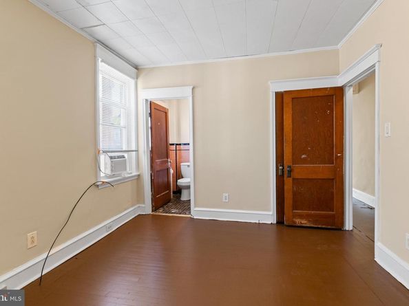 6040 Lawndale Avenue, Philadelphia PA 19111