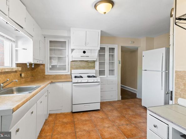 6040 Lawndale Avenue, Philadelphia PA 19111