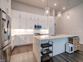 1761 Old Meadow Road 102, Mclean VA 22102