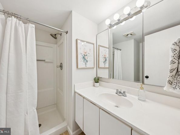 900 N Stafford Street 915, Arlington VA 22203