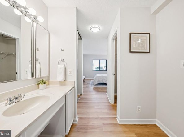 900 N Stafford Street 915, Arlington VA 22203