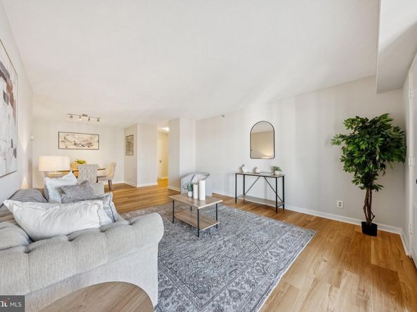 900 N Stafford Street 915, Arlington VA 22203