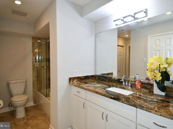 3315 Wyndham Circle 1223, Alexandria VA 22302
