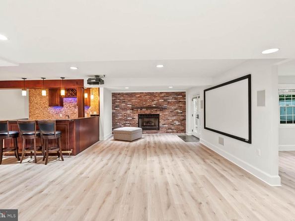 11910 Crayton Court, Herndon VA 20170