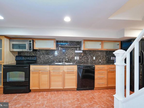 6400 Bells Mill Road, Bethesda MD 20817
