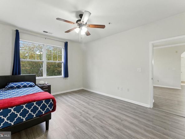 12958 Centre Park Circle 219, Herndon VA 20171