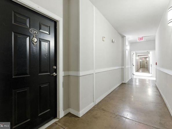 12958 Centre Park Circle 219, Herndon VA 20171
