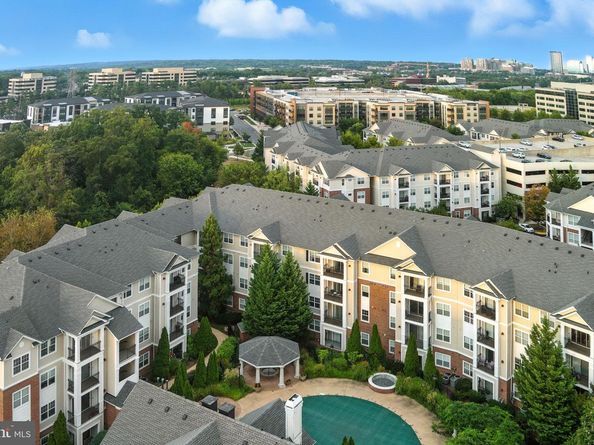 12958 Centre Park Circle 219, Herndon VA 20171