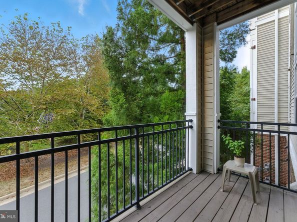 12958 Centre Park Circle 219, Herndon VA 20171