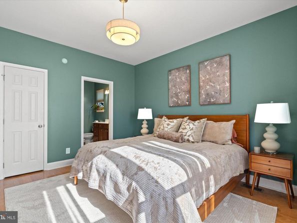 2046 S Shirlington Road, Arlington VA 22204
