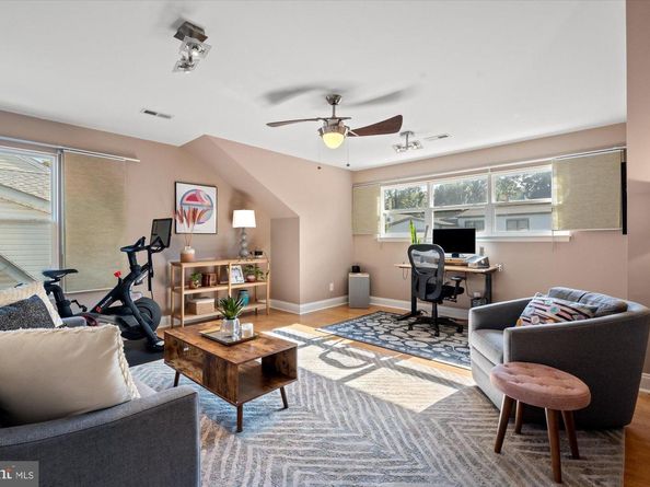 2046 S Shirlington Road, Arlington VA 22204