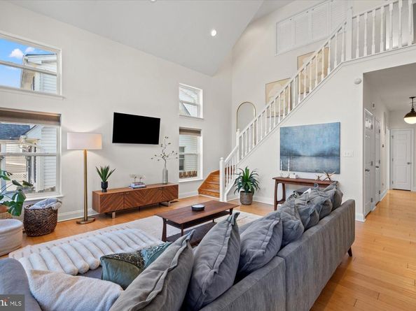 2046 S Shirlington Road, Arlington VA 22204