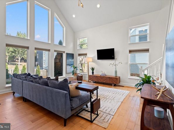 2046 S Shirlington Road, Arlington VA 22204