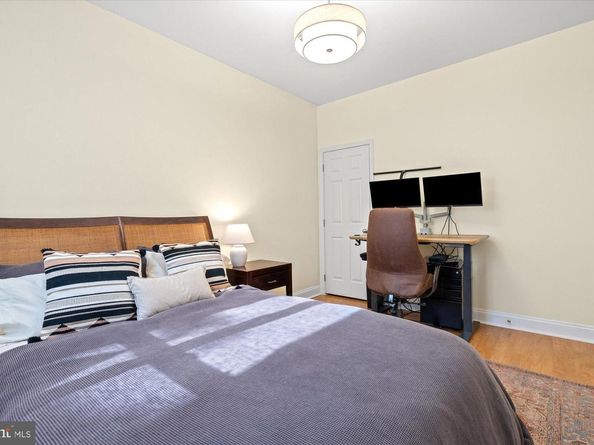 2046 S Shirlington Road, Arlington VA 22204