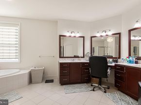 23 Oxford Drive, Ivyland PA 18974